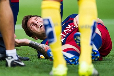 Messi kho lay lai phong do ngay lap tuc sau chan thuong